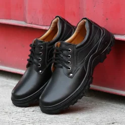 Men's Red-Brown Lace-Up Shoes with Cushioned Memory Foam Soles - Stylish and Supportive for Business Casual Outfits and Weekend Getaways