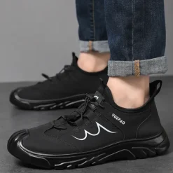 Men's Warm Waterproof Athletic Sneakers with Faux Fur Lining, Non-Slip Sole, and Lace-Up Closure – Ideal for Winter Outdoor Activities