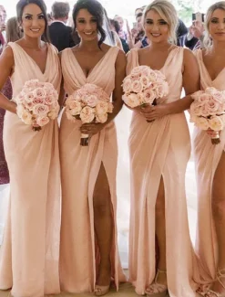 Mermaid / Trumpet Bridesmaid Dress V Neck Sleeveless Elegant Sweep / Brush Train Chiffon with Pleats / Split Front / Ruching 2022