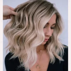 Natalie Portman Wig Ombre Short Curly Wig Synthetic Hair Ash Blonde Wig Ombre Brown Wigs for Women Best Glueless Blonde Wigs with Side Part Mixed Blonde Wig Wigs Christmas Party Wigs