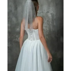 One-tier Comtemporary / Stylish Wedding Veil Shoulder Veils with Sequin Tulle