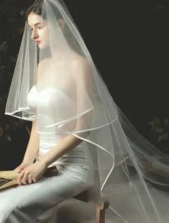 One-tier Comtemporary / Stylish Wedding Veil Cathedral Veils with Fringe Tulle