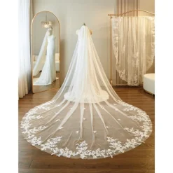 One-tier Lace Applique Edge / Lace Wedding Veil Cathedral Veils with Embroidery / Appliques / Paillette 118.11 in (300cm) Tulle