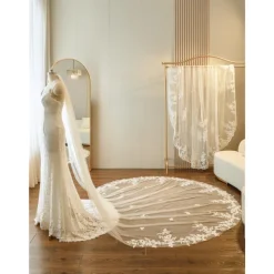 One-tier Lace Applique Edge / Lace Wedding Veil Cathedral Veils with Embroidery / Appliques / Paillette 118.11 in (300cm) Tulle