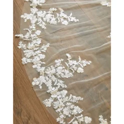 One-tier Lace Applique Edge / Lace Wedding Veil Cathedral Veils with Embroidery / Appliques / Paillette 118.11 in (300cm) Tulle