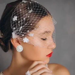 One-tier Stylish / Pearls Wedding Veil Blusher Veils / Birdcage Veils with Faux Pearl / Petal Tulle