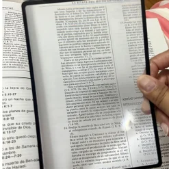 1pc A4 Card Reading PVC Magnifying Glass Large Area Ultra-Thin Business Card Type Magnifying ,3X (300%) Page Magnifying Lens,Reading Magnifier For The Elderly, Back to School Gift