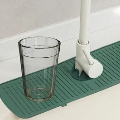 1pc Silicone Faucet Mat & Splash Guard, (Upgraded Design) Faucet Handle Water Drip Catcher Tray And Splash Guard, BPA Free Kitchenguard Sink Gadgets