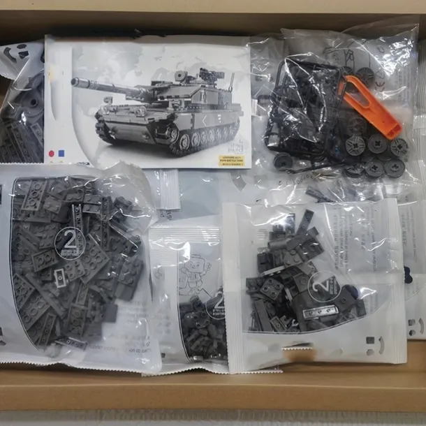 898pcs City SWAT Police Rotating Crawler Tank Model - Authentic Building Blocks with 4 Soldier Figures Weapon Accessories and Stacking Bricks for Creative Play Ideal Christmas Halloween and Birth