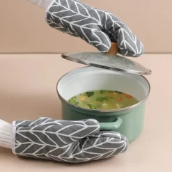 2Pcs Kitchen microwave insulation gloves thickened grid anti scald and heat resistant gloves high-temperature baking cotton and linen oven gloves