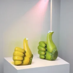 Resin Thumbs Up Ornament, Banana-Inspired Handicraft Statue, Inspirational Gesture Decor for Home Office, Desktop Display Figurine
