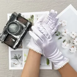 Satin Wrist Length Glove Vintage Style / Elegant With Faux Pearl Wedding / Party Glove