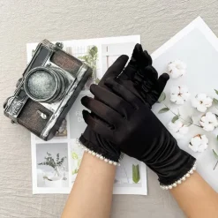 Satin Wrist Length Glove Vintage Style / Elegant With Faux Pearl Wedding / Party Glove