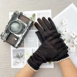 Satin Wrist Length Glove Vintage Style / Elegant With Faux Pearl Wedding / Party Glove