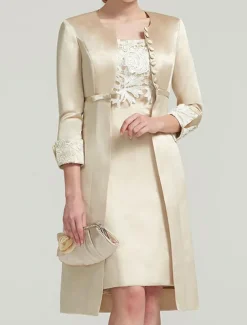 Sheath Mother of the Bride Dress Elegant Plus Size Square Neck Knee Length Satin Lace Short Sleeve Wrap Included Jacket Dresses with Pleats Appliques Race Day Dress