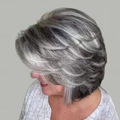 Short Dark Gray Bob Wigs Wavy Layered Bob Wig with Curtain Bangs for Women Synthetic Highlight Sliver Ombre Grey Bob Wig Pixie Cut Wig Gray Hair Wigs for Women Black Mixed Gray Wavy Wig