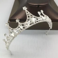 Silver Tiara and Crown for Women Crystal Queen Crowns Rhinestone Princess Tiaras for Girl Bride Wedding Hair Accessories for Bridal Birthday Party Prom Halloween Cos-play Costume Christmas