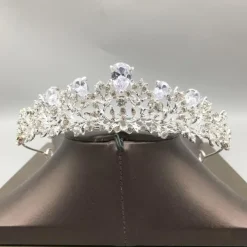 Silver Tiara and Crown for Women Crystal Queen Crowns Rhinestone Princess Tiaras for Girl Bride Wedding Hair Accessories for Bridal Birthday Party Prom Halloween Cos-play Costume Christmas