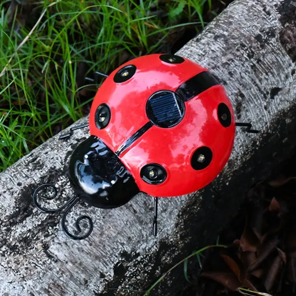 Solar Iron Ladybug Decorative Light, Creative Seven Star Design Outdoor Garden Simulation Animal Wall Hanging Courtyard Light for Patio Decorations 1pc