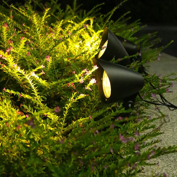 Solar Spotlight Outdoor Garden Landscape Light IP65 Waterproof Lawn Lights Courtyard Park Pathway Lighting