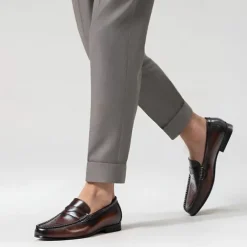 Stylish Brown Leather Loafers with Stitching Detail for Men | Perfect for Casual and Business Casual