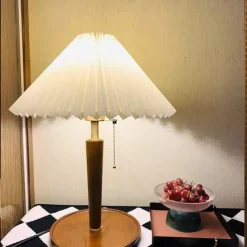 Table Lamp with Cloth Shade and Brass Lamp Head Living Room Bedroom, Pull Switch Table Lamp, Pull Switch Table Lamp, 5W Wood Bedside Nightstand Lamp 110-240V