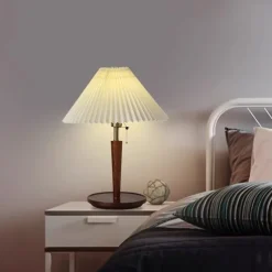 Table Lamp with Cloth Shade and Brass Lamp Head Living Room Bedroom, Pull Switch Table Lamp, Pull Switch Table Lamp, 5W Wood Bedside Nightstand Lamp 110-240V