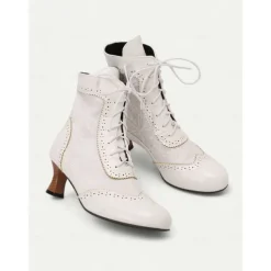 Victorian Style Women's Ankle Boots with Lace Design and Faux Leather Accents – Vintage Lace-Up Footwear for Casual and Costume Occasions