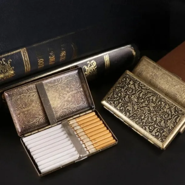 Vintage Cigarette Case, Holds 20 Cigarettes, Lightweight and Portable, Double-Sided with Multiple Patterns, Accessory