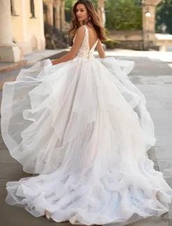 Wedding Dresses Ball Gown Plunge Neck Sleeveless Ruffles Chapel Train Lace Bridal Suits Bridal Gowns With Appliques