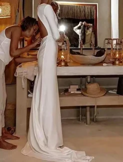 Wedding Dresses Ball Gown Scoop Neck Long Sleeve Chapel Train Satin Bridal Gowns With Pleats Ruched