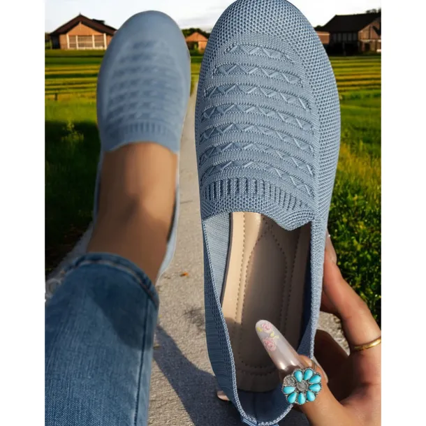 Women's Breathable Flyknit Casual Flats – Lightweight Round Toe Slip-On Shoes for Walking, Travel and Daily Comfort