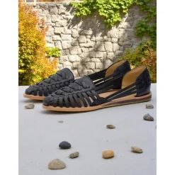 Women's Brown Woven Faux Leather Slip-On Flats – Breathable Vintage Casual Loafers for Spring & Autumn Walks and vacation