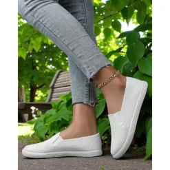 Women's Canvas Slip-On Sneakers – Lightweight Minimalist Flats for Daily Errands, Park Walks and Weekend Brunch Outings