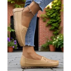 Women's Comfortable Slip-On Loafers – Soft Leather Casual Walking Flats with Stitch Detailing for Daily Wear, Travel and Errands