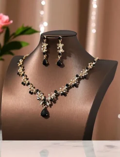 Women's Elegant Gold-Plated Necklace and Earrings Set with Sparkling Teardrop Crystals - Luxury Jewelry for Weddings, Parties, and Formal Events