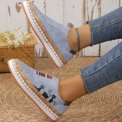 Women's Green Cat Print Slip-On Casual Sneakers – Breathable Loafers with Elastic Panel for Walking, Travel & Everyday Wear