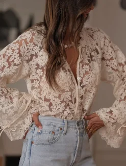 Women's Lace Splicing Top Solid Color Stylish Casual Long Sleeve V Neck Regular Tops Daily Lace Patchwork Beige Summer Spring