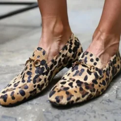 Women's Leopard Print Loafers with Metal Buckle – Casual Animal Print Slip-On Shoes for Everyday Wear
