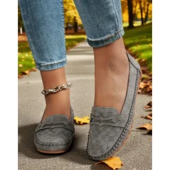 Women's Perforated Moccasin Loafers – Soft Non-Slip Casual Flats for Fall Commutes, Garden Paths and Daily Errands
