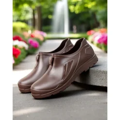 Women's Practical Green Slip-On Garden Shoes – Durable, Lightweight, Ideal for Gardening, Outdoor Work, and Casual Wear