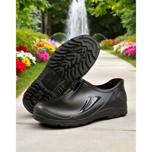 Women's Practical Green Slip-On Garden Shoes – Durable, Lightweight, Ideal for Gardening, Outdoor Work, and Casual Wear