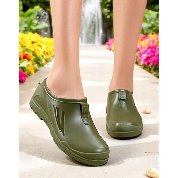 Women's Practical Green Slip-On Garden Shoes – Durable, Lightweight, Ideal for Gardening, Outdoor Work, and Casual Wear