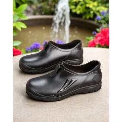 Women's Practical Green Slip-On Garden Shoes – Durable, Lightweight, Ideal for Gardening, Outdoor Work, and Casual Wear