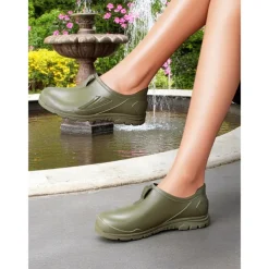Women's Practical Green Slip-On Garden Shoes – Durable, Lightweight, Ideal for Gardening, Outdoor Work, and Casual Wear