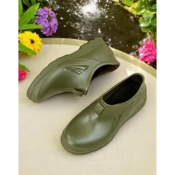 Women's Practical Green Slip-On Garden Shoes – Durable, Lightweight, Ideal for Gardening, Outdoor Work, and Casual Wear
