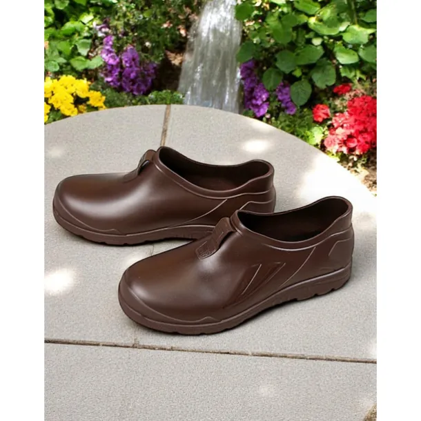 Women's Practical Green Slip-On Garden Shoes – Durable, Lightweight, Ideal for Gardening, Outdoor Work, and Casual Wear