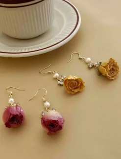 Women's Real Flower Drop Earrings – Acrylic Rose Bud Design with Pearl & Bow Accents, Elegant Handmade Jewelry for Romantic Style, Ideal Gift for Mom on Mother's Day