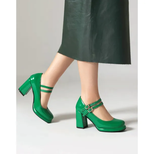 Women's Retro Double-Strap Mary Jane Heels - Patent Leather Block Heel Shoes for Vintage-Inspired Outfits