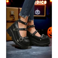 Women's 1980s Black Platform Mary Jane Shoes with Buckles and Heart Studs – Gothic Punk Lolita Style for Halloween, Cosplay and Night Out